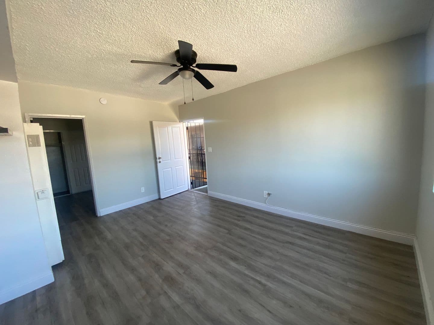 Los Angeles Apartment: 7406 S. Hoover Street