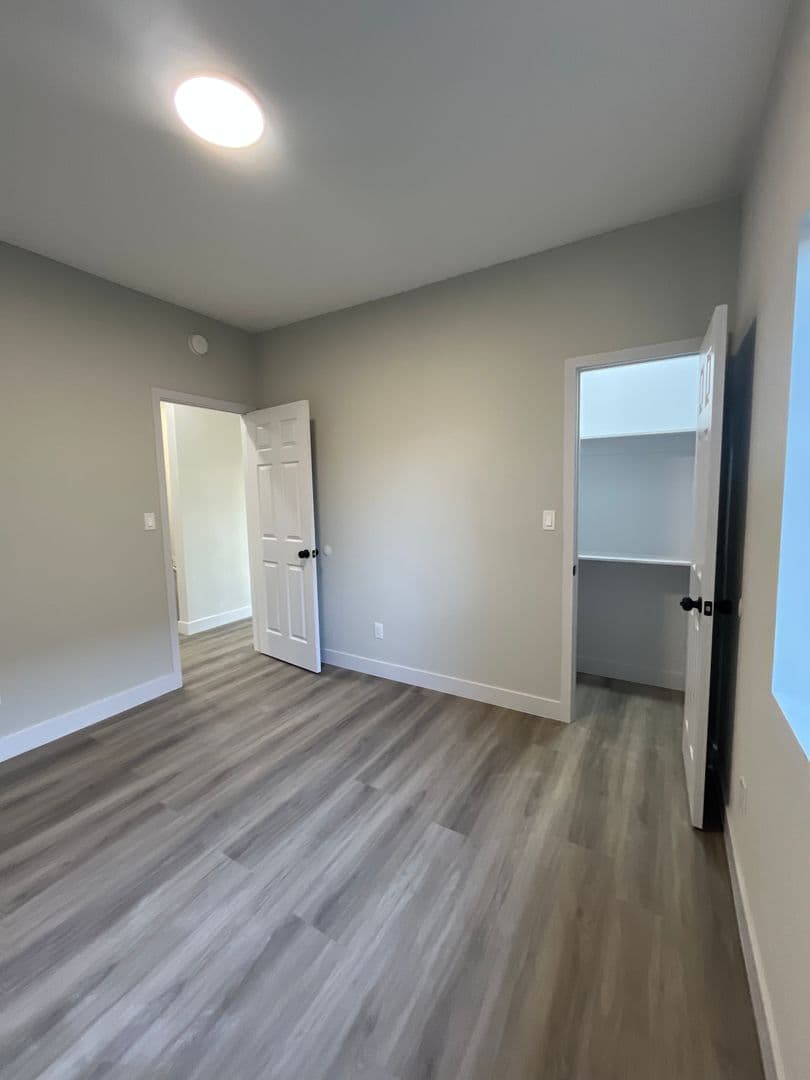 Los Angeles Apartment: 611 W. 46th Street