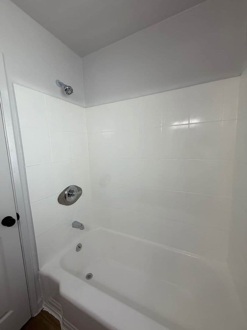 Los Angeles Apartment: 6717 S. Brynhurst Avenue