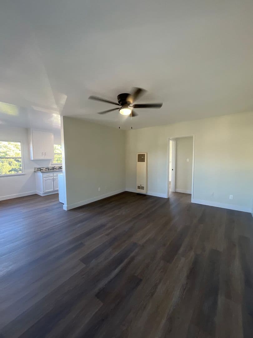 Los Angeles Apartment: 3965 S. Normandie Avenue