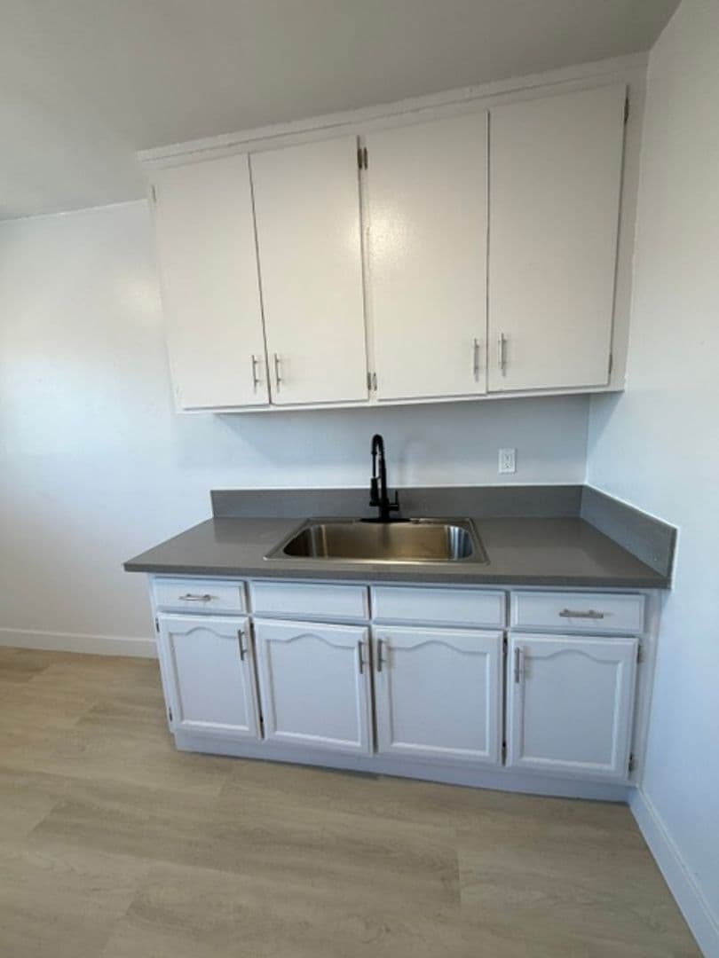 Los Angeles Apartment: 600 W. 93rd Street