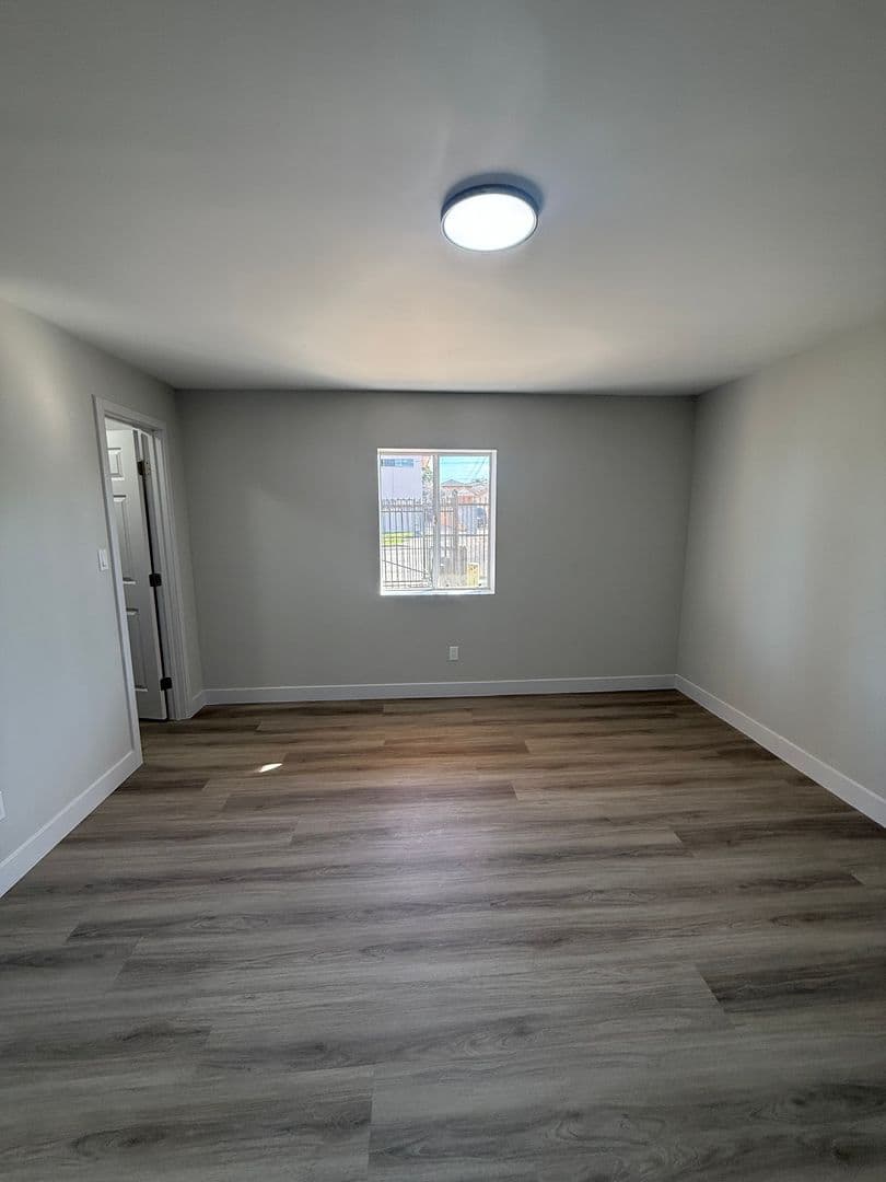 Los Angeles Apartment: 1443 W. 105th Street