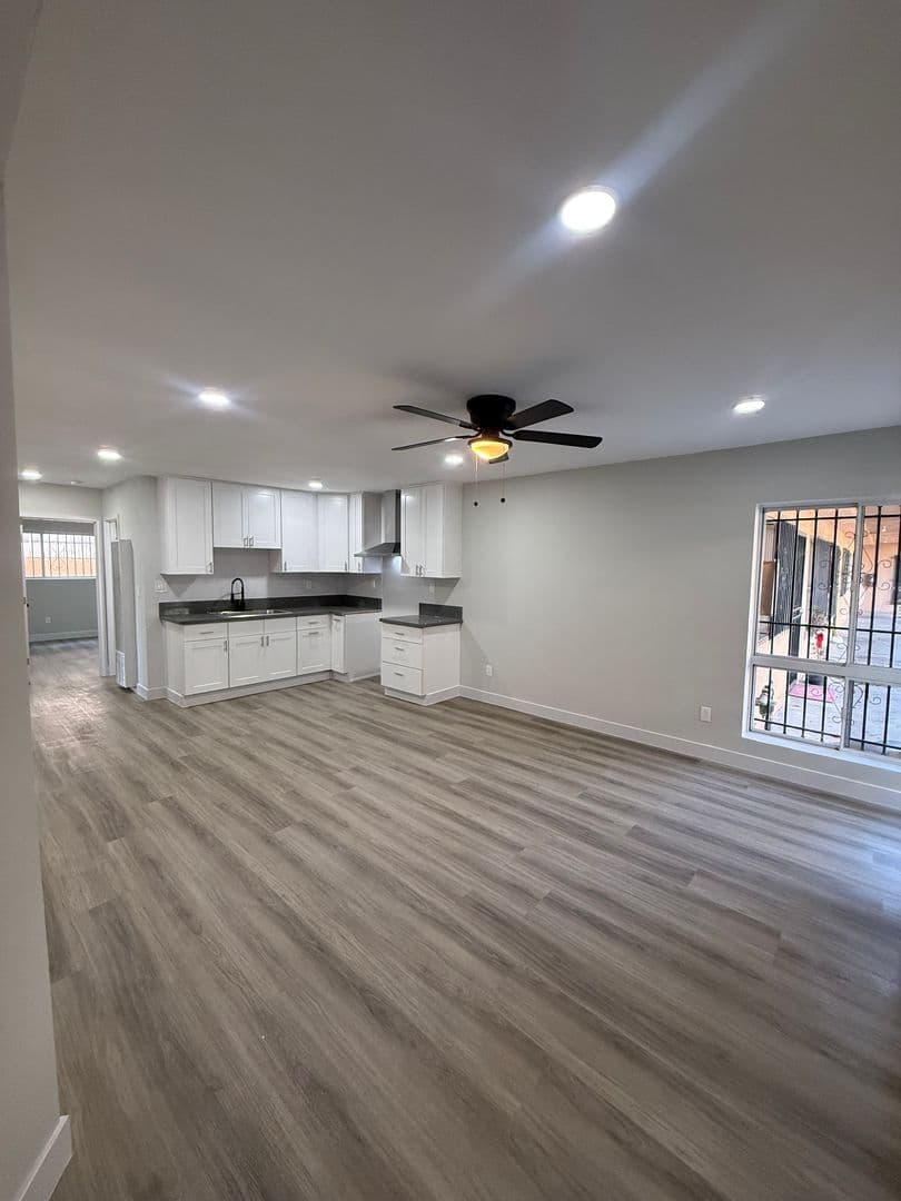 Los Angeles Apartment: 1443 W. 105th Street