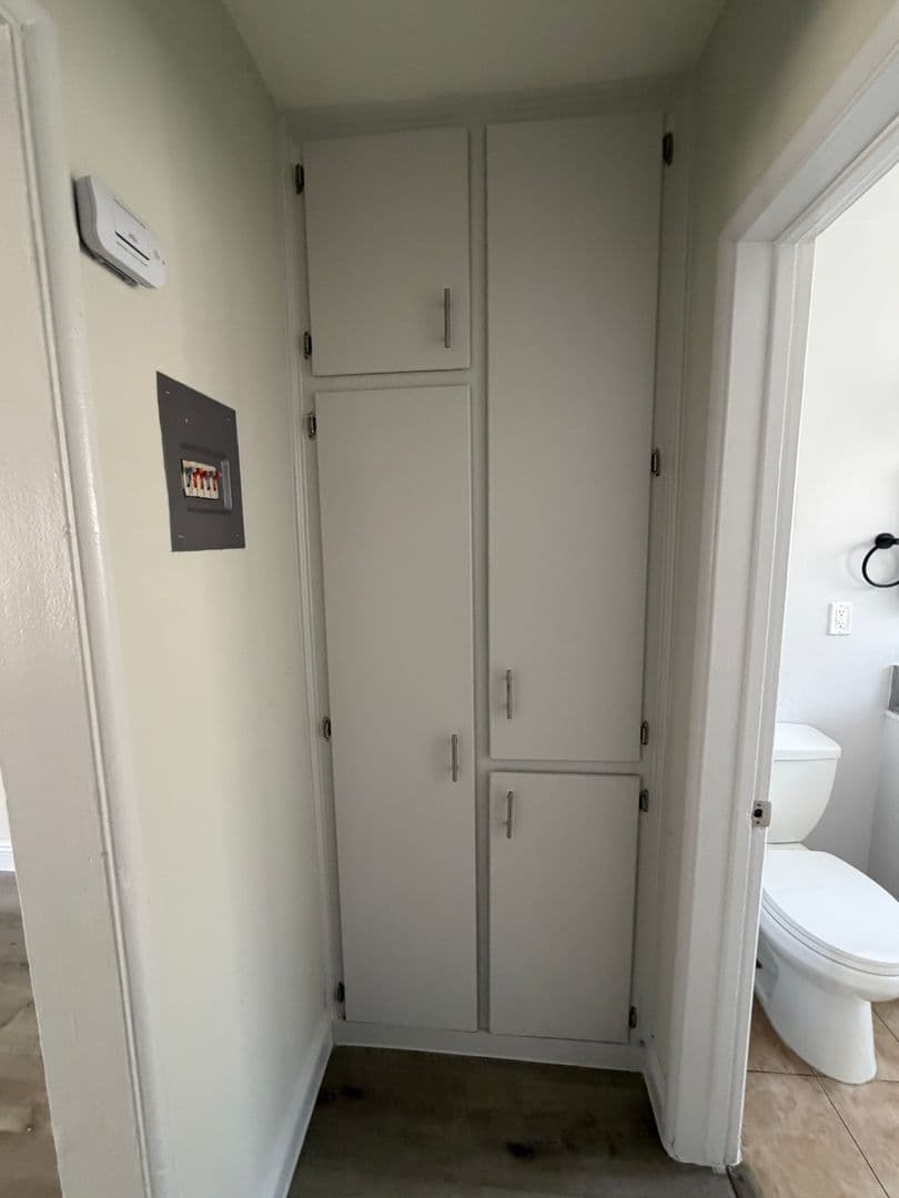 Los Angeles Apartment: 3965 S. Normandie Avenue