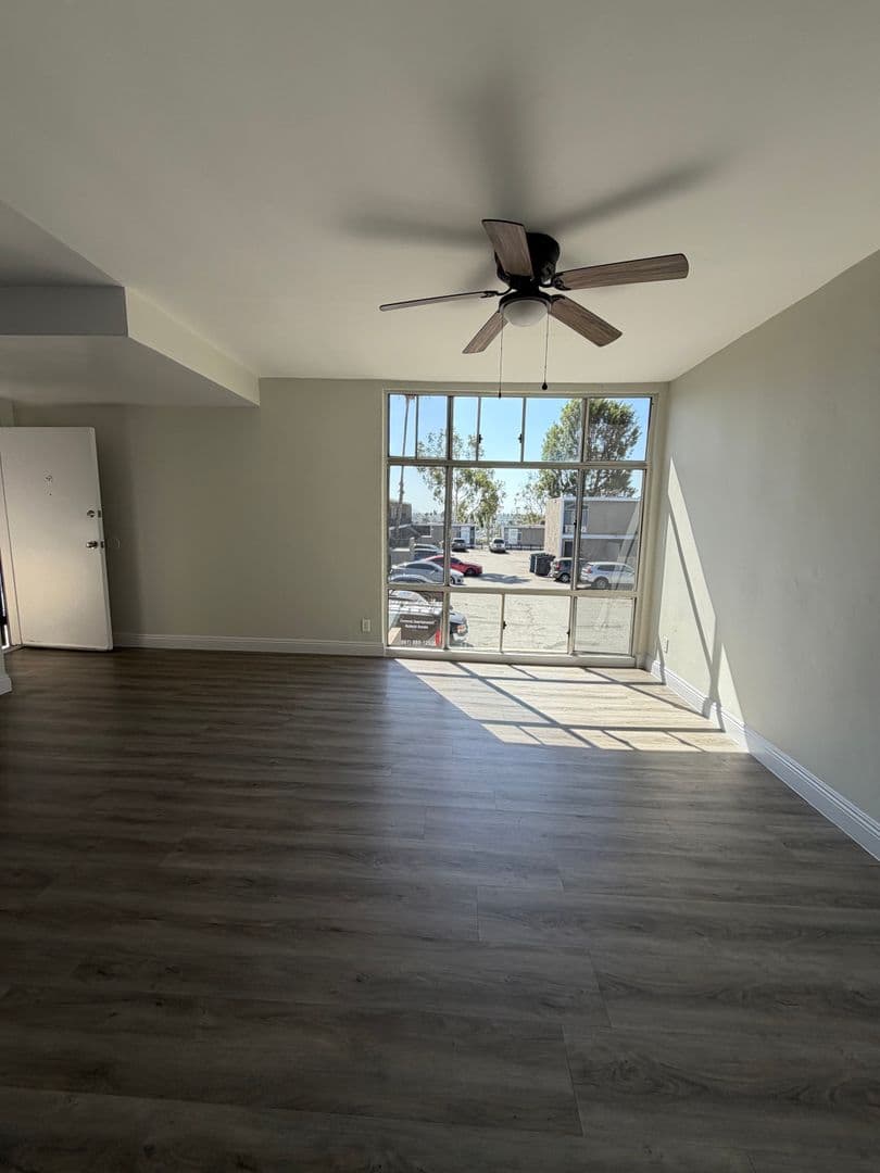 Los Angeles Apartment: 3800 W. 27th Street