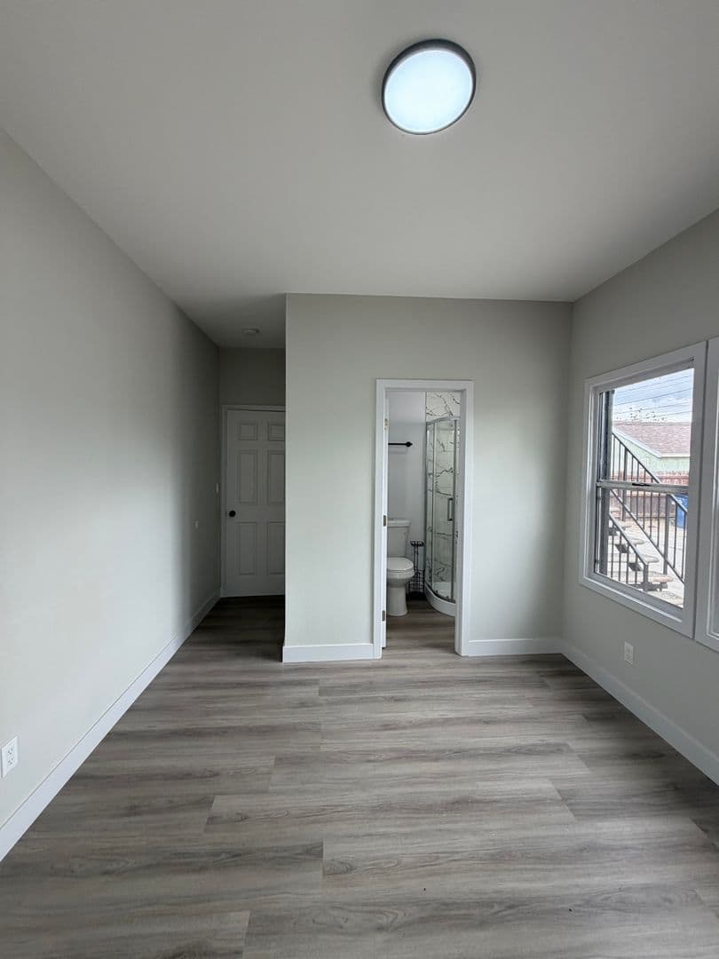 Los Angeles Apartment: 611 W. 46th Street