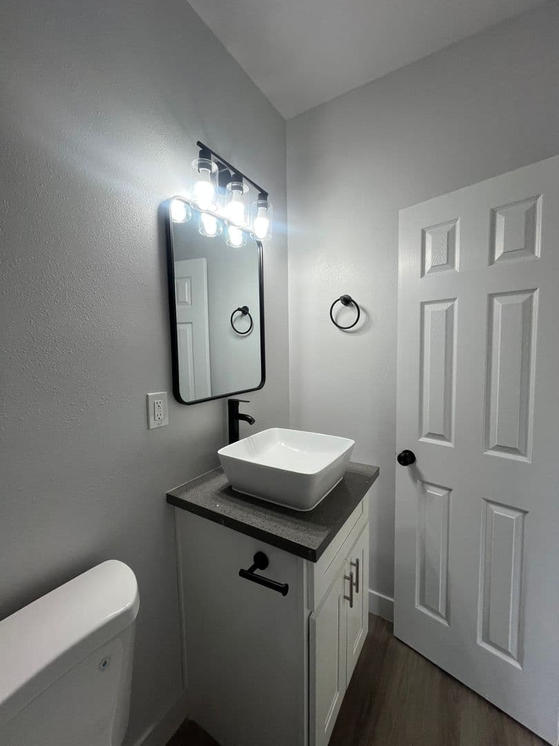 Los Angeles Apartment: 611 W. 46th Street