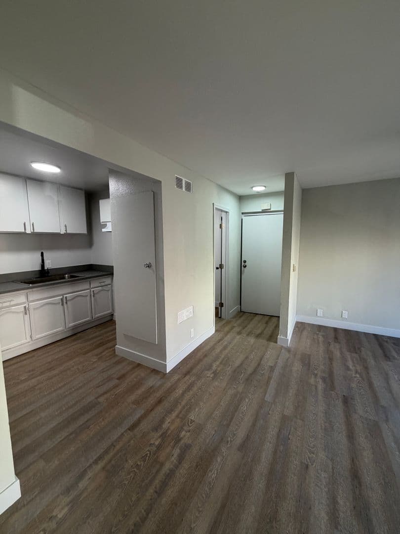 Los Angeles Apartment: 5955 S. Main Street