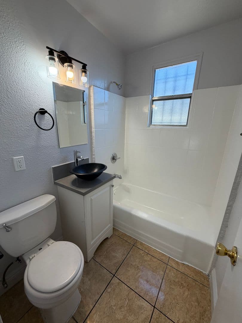 Los Angeles Apartment: 1338 W. 57th Street