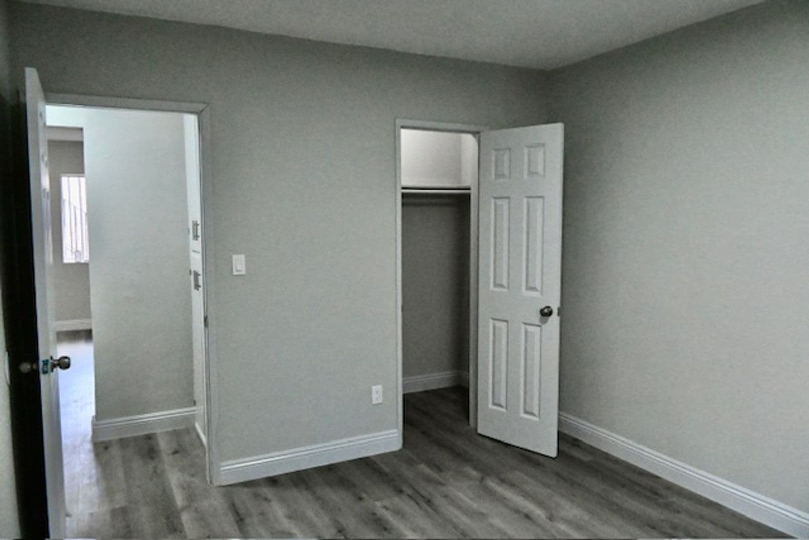 Los Angeles Apartment: 609 W. 94th Street