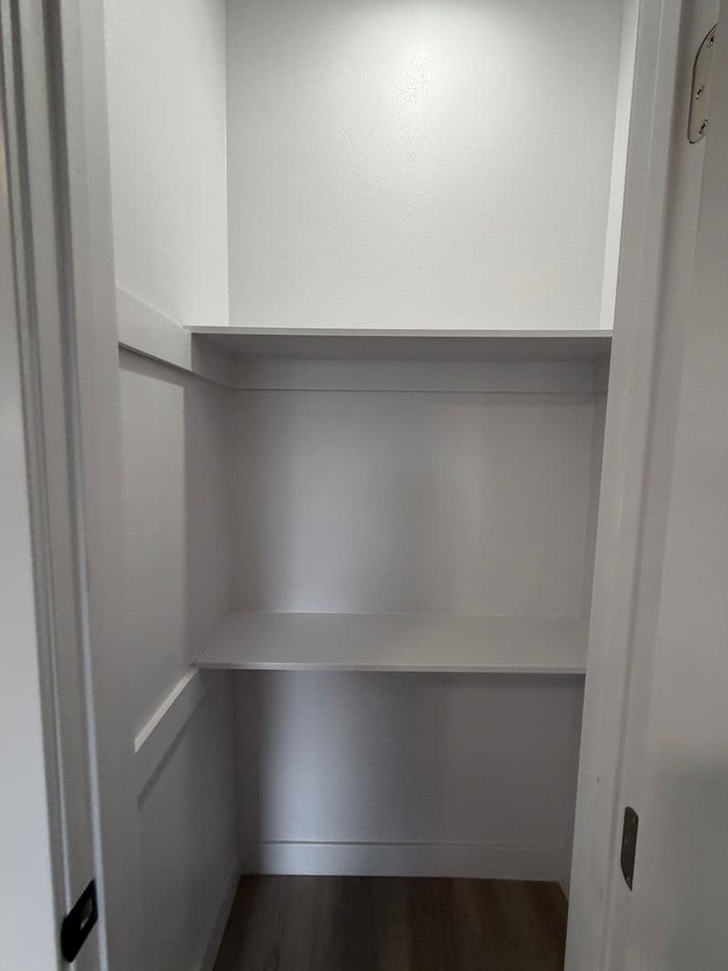 Los Angeles Apartment: 611 W. 46th Street
