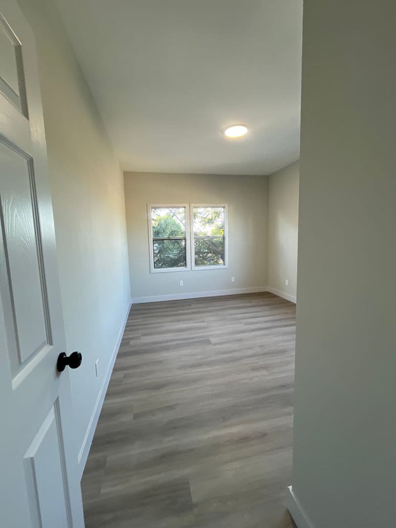 Los Angeles Apartment: 611 W. 46th Street