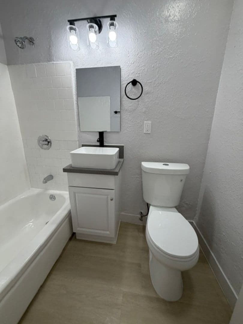 Los Angeles Apartment: 600 W. 93rd Street