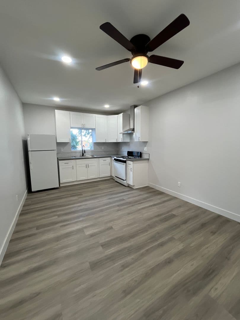 Los Angeles Apartment: 611 W. 46th Street