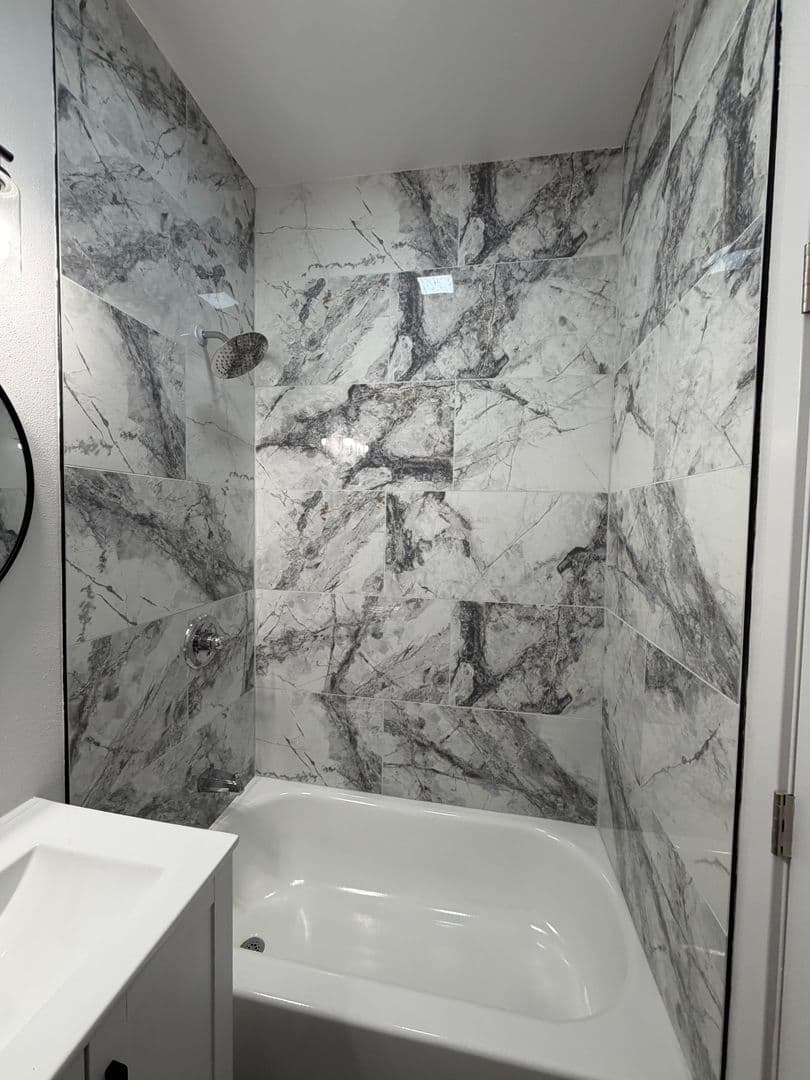 Los Angeles Apartment: 611 W. 46th Street