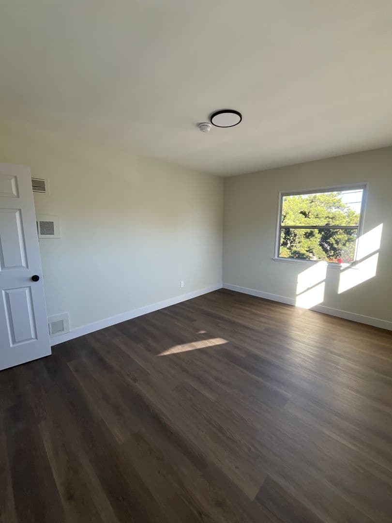 Los Angeles Apartment: 3965 S. Normandie Avenue