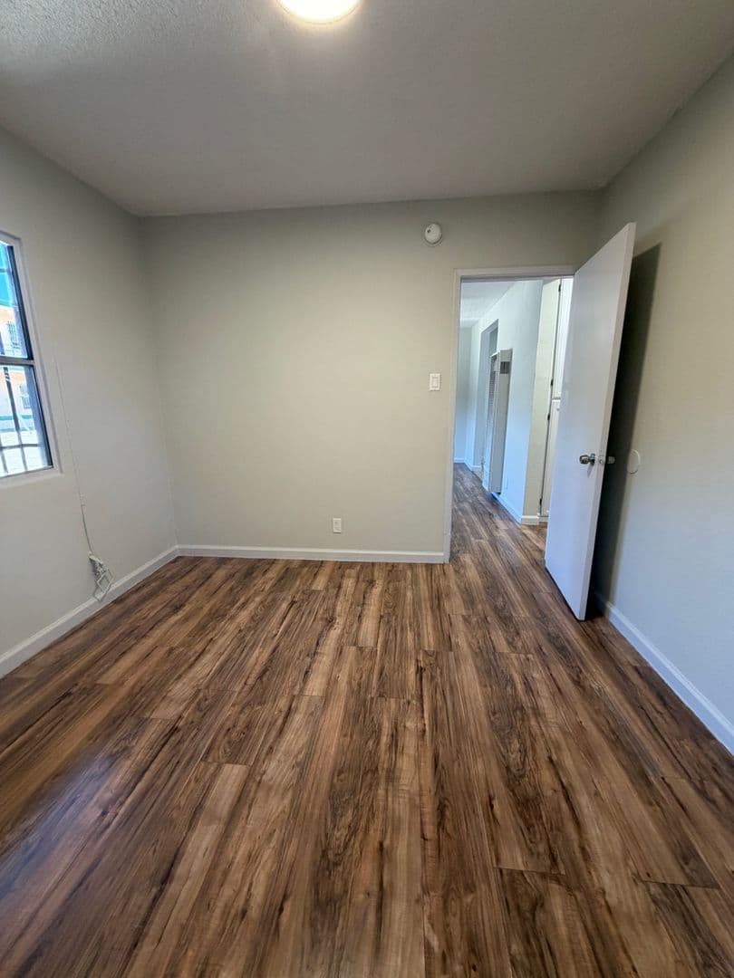 Los Angeles Apartment: 1338 W. 57th Street