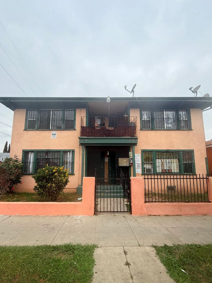 Los Angeles Apartment: 4277 S. Kansas Avenue