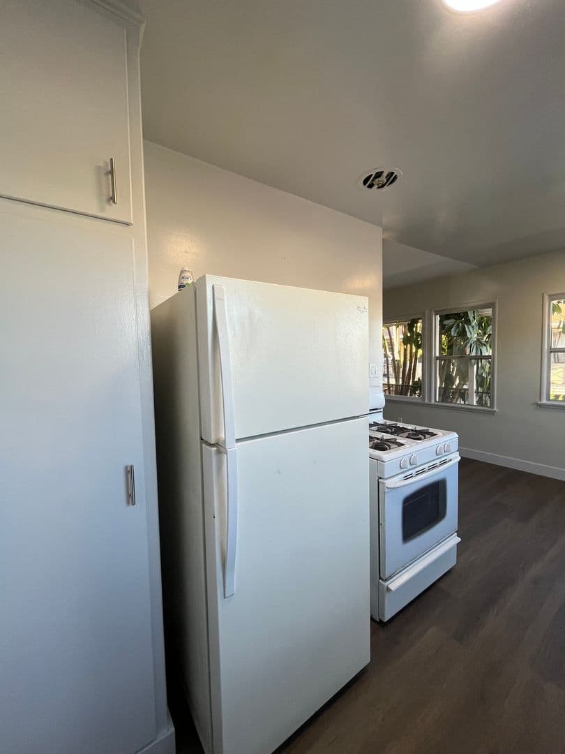 Los Angeles Apartment: 3965 S. Normandie Avenue