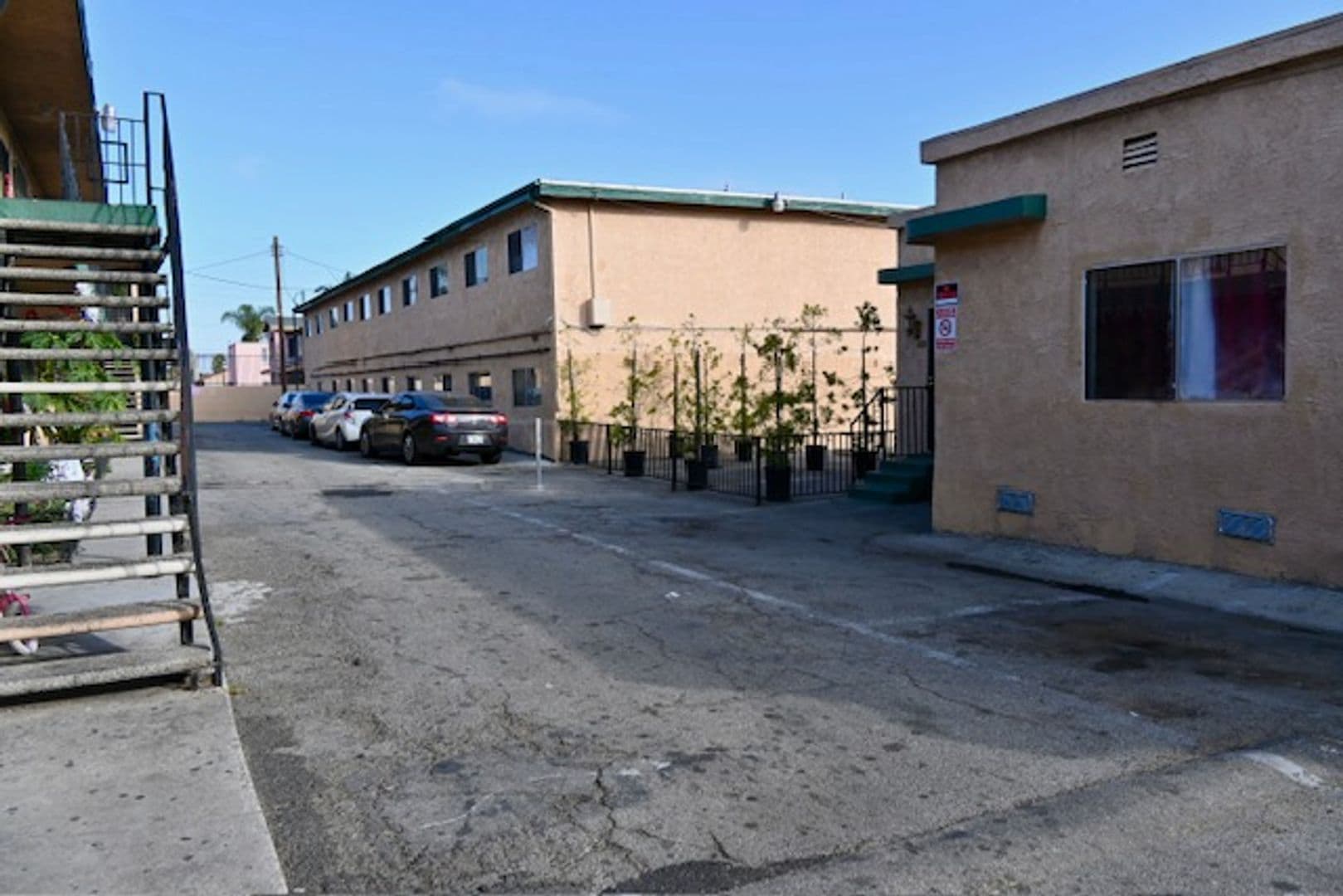 Los Angeles Apartment: 609 W. 94th Street
