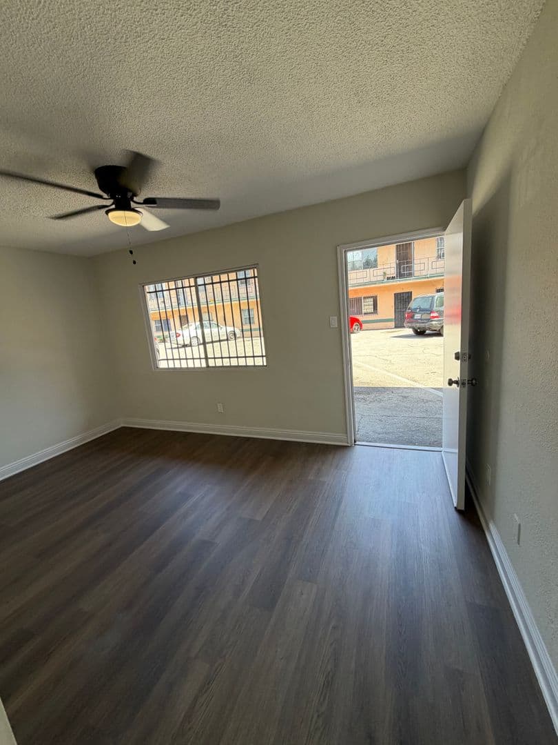 Los Angeles Apartment: 1338 W. 57th Street
