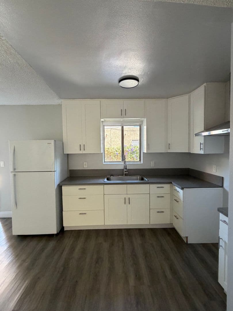 Los Angeles Apartment: 2508 S. West View Street