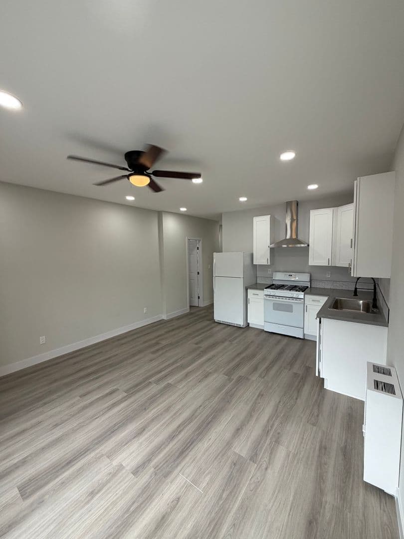 Los Angeles Apartment: 611 W. 46th Street