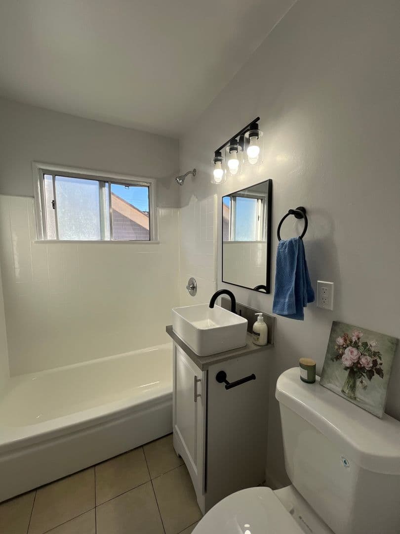 Los Angeles Apartment: 3965 S. Normandie Avenue