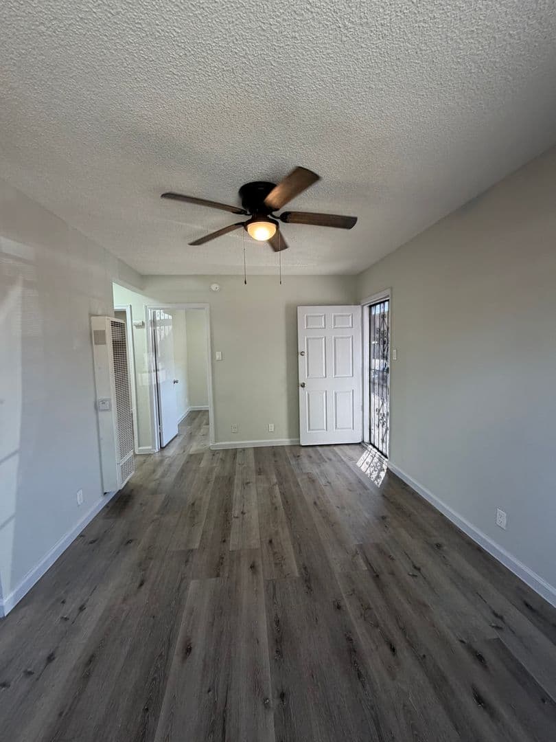 Los Angeles Apartment: 1338 W. 57th Street