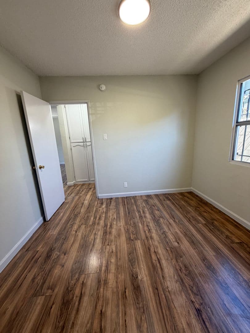 Los Angeles Apartment: 1338 W. 57th Street