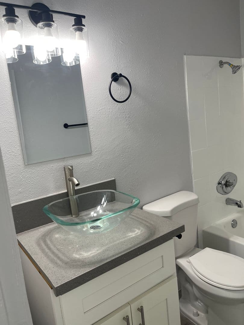 Los Angeles Apartment: 832 W. 81st Street