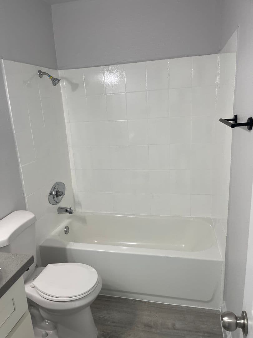 Los Angeles Apartment: 832 W. 81st Street
