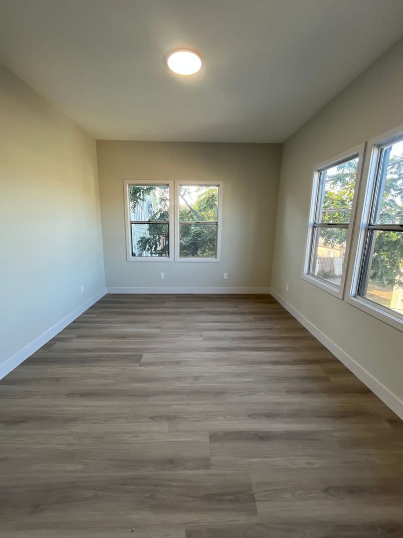 Los Angeles Apartment: 611 W. 46th Street