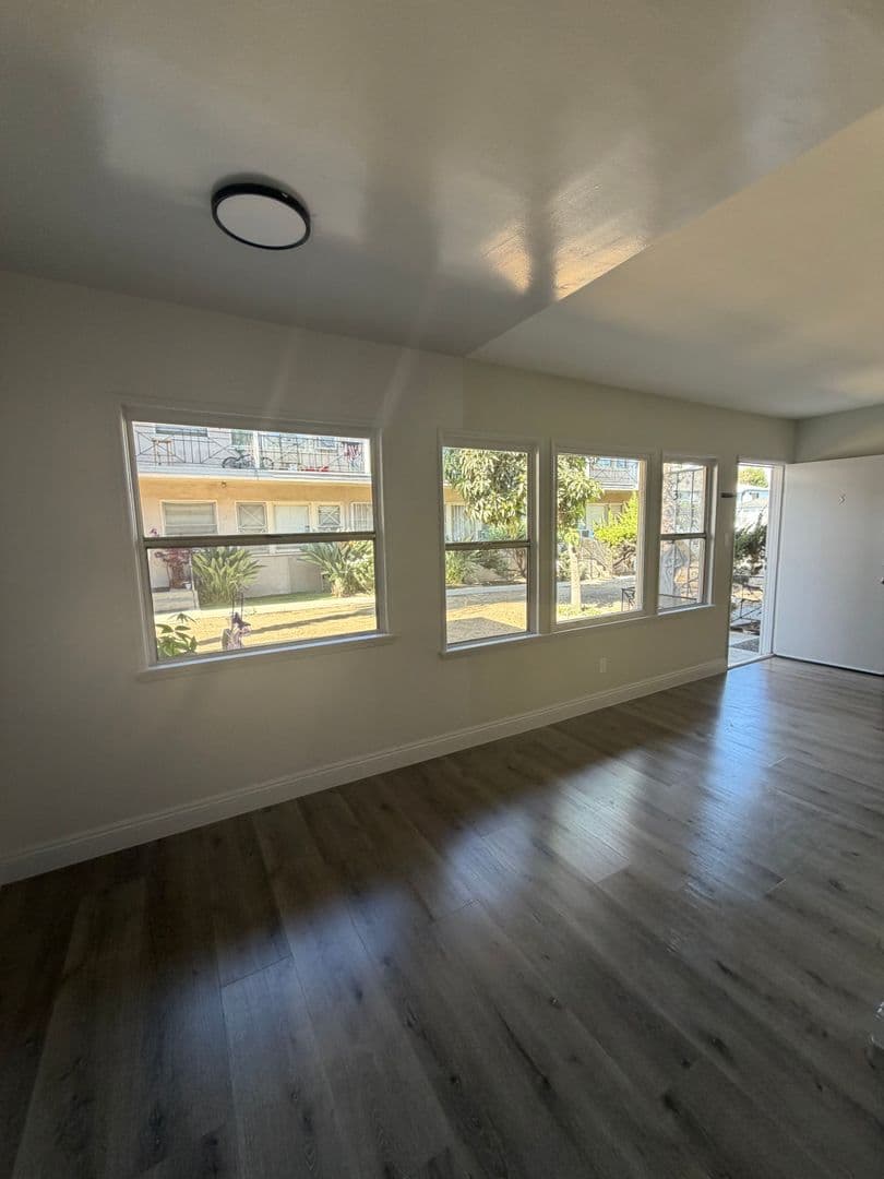 Los Angeles Apartment: 3965 S. Normandie Avenue