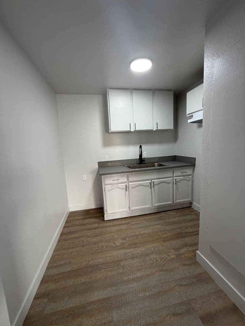 Los Angeles Apartment: 5955 S. Main Street