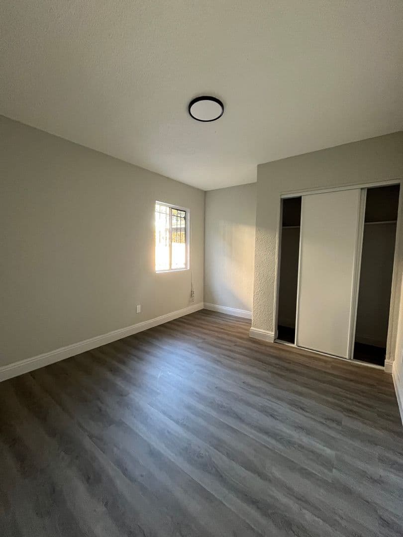 Los Angeles Apartment: 7402 S. Hoover Street