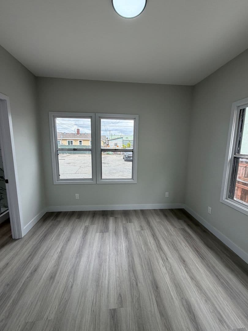 Los Angeles Apartment: 611 W. 46th Street