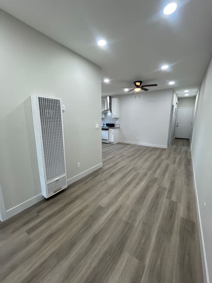 Los Angeles Apartment: 611 W. 46th Street