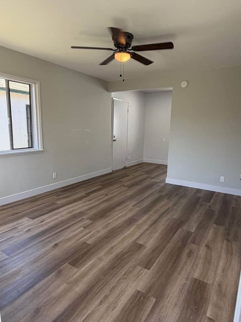 Los Angeles Apartment: 6717 S. Brynhurst Avenue
