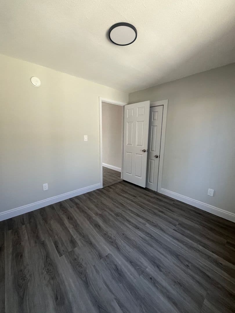 Los Angeles Apartment: 1043 W. 95th Street