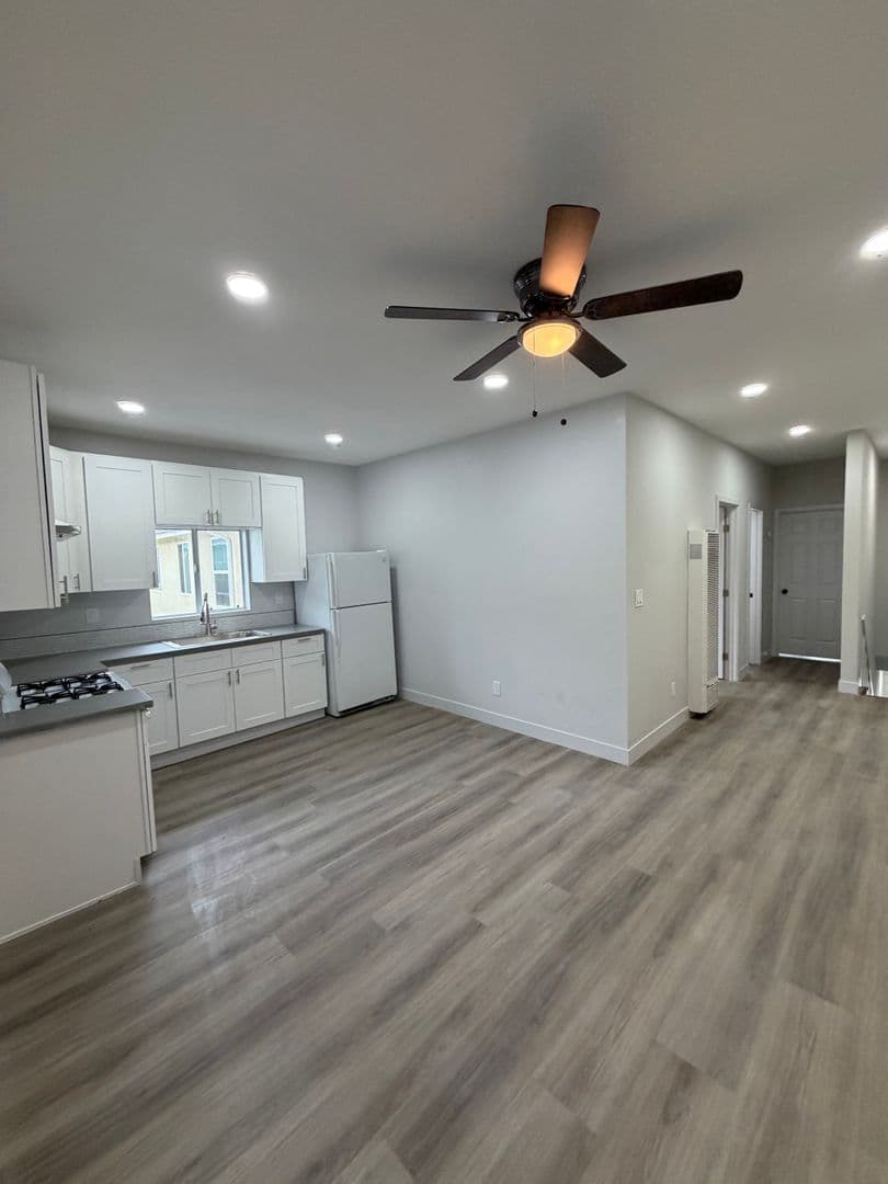 Los Angeles Apartment: 611 W. 46th Street