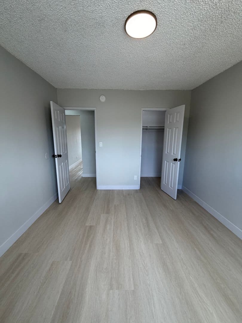 Los Angeles Apartment: 609 W. 94th Street