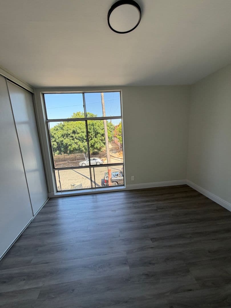 Los Angeles Apartment: 3800 W. 27th Street