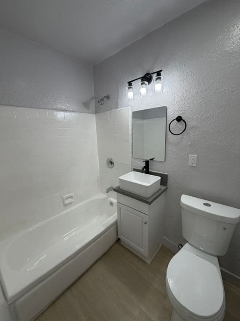 Los Angeles Apartment: 600 W. 93rd Street