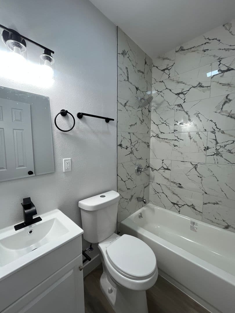Los Angeles Apartment: 611 W. 46th Street