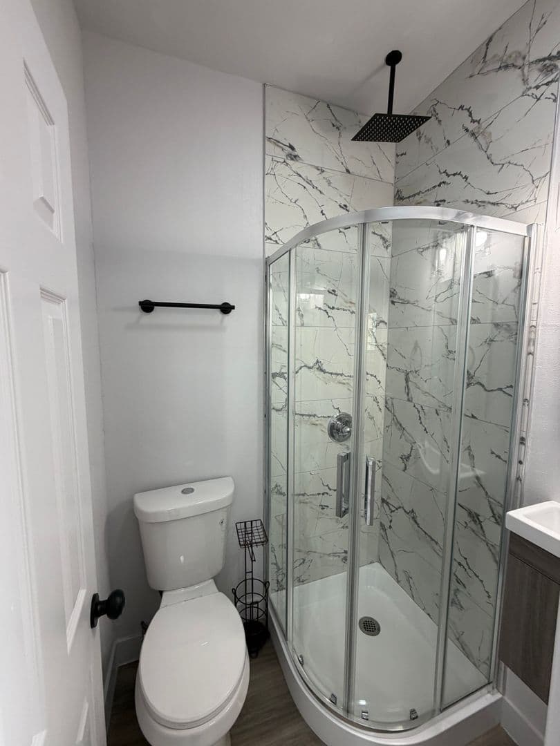 Los Angeles Apartment: 611 W. 46th Street