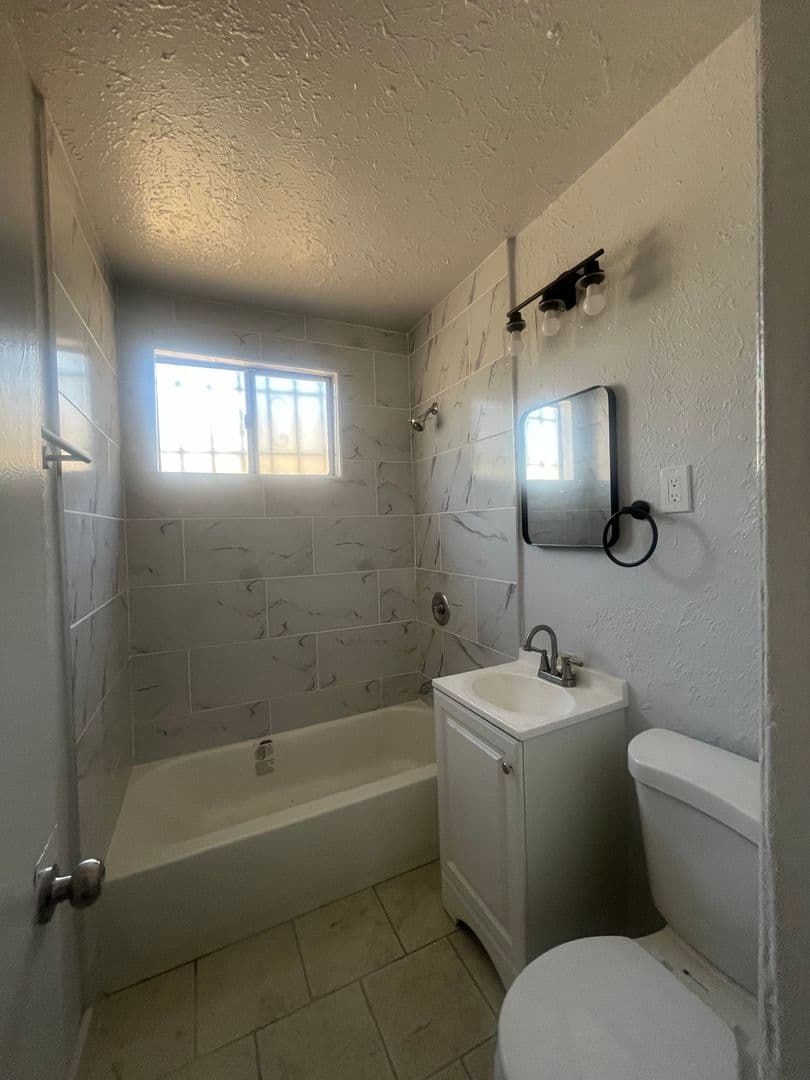 Los Angeles Apartment: 1043 W. 95th Street