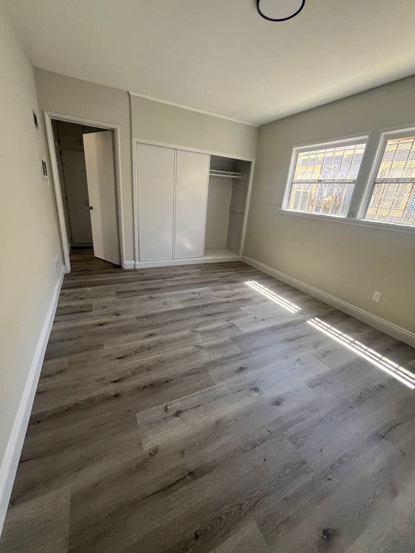 Los Angeles Apartment: 3965 S. Normandie Avenue