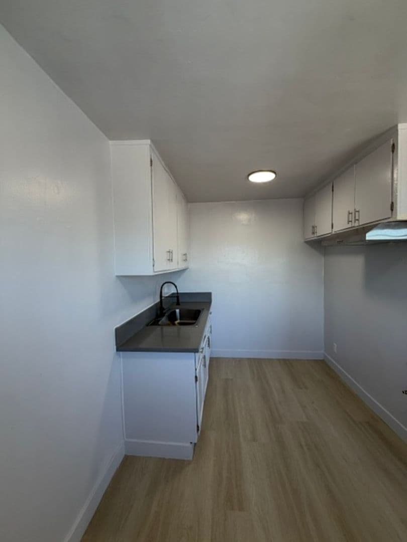 Los Angeles Apartment: 600 W. 93rd Street