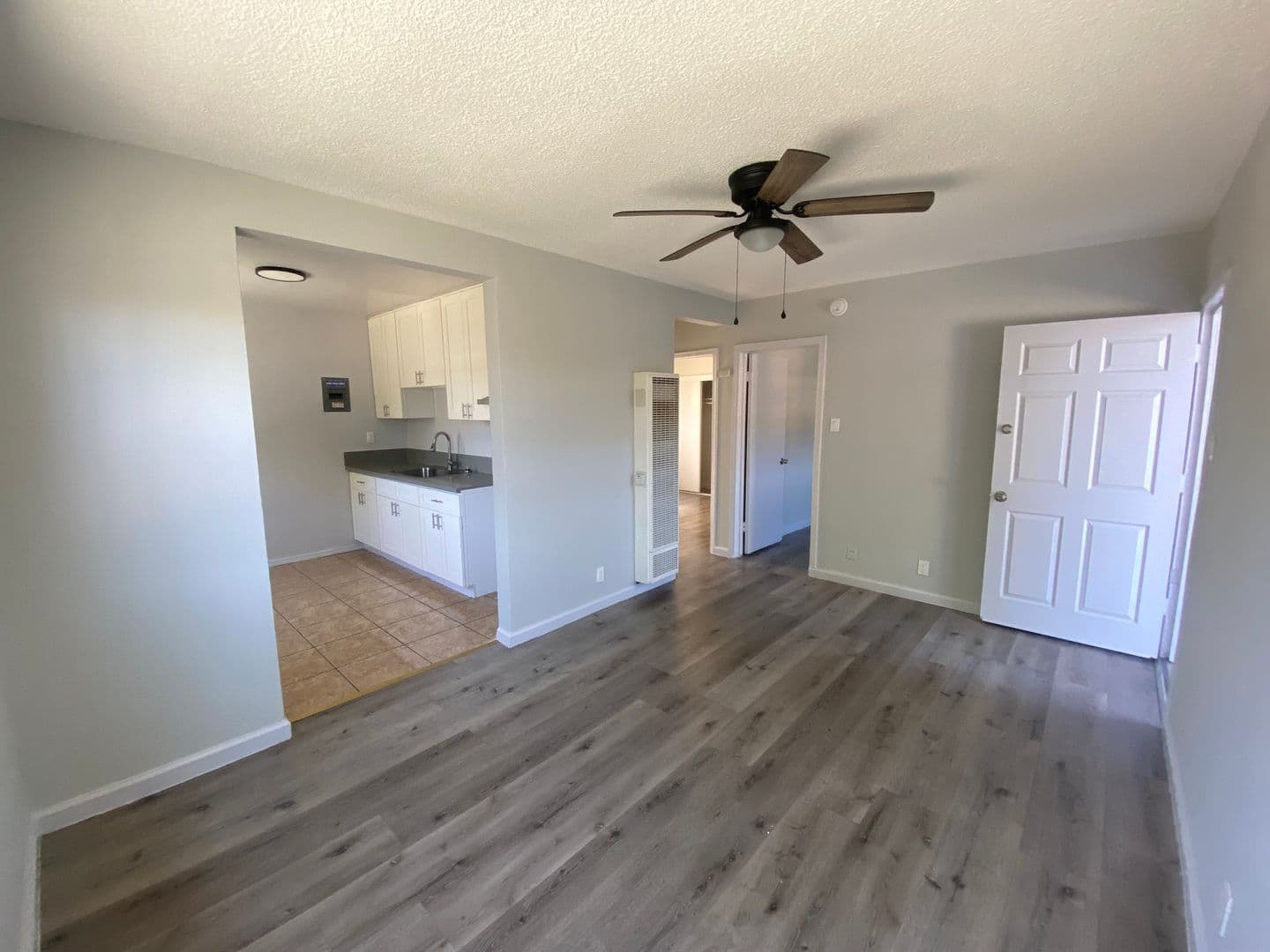 Los Angeles Apartment: 1338 W. 57th Street